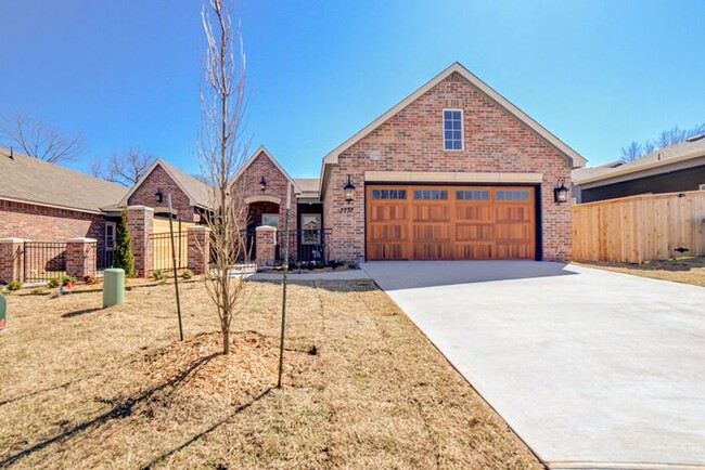 Building Photo - 3/2/2 Luxury Patio Home! Half off first mo...