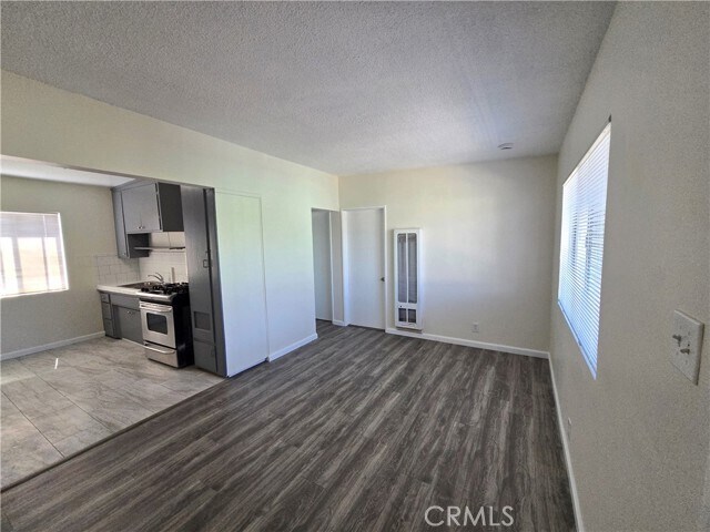 Foto del edificio - 1140 W 120th St