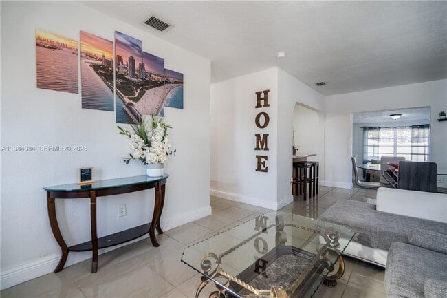 Building Photo - 690 E 10th Ave