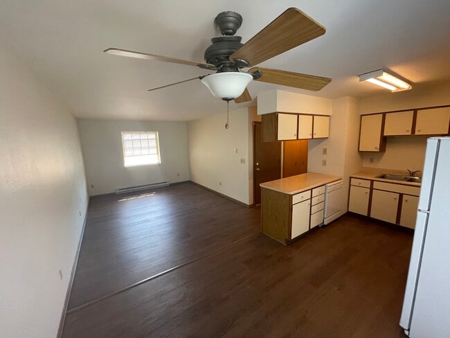 Building Photo - 1155 W 11th Ave