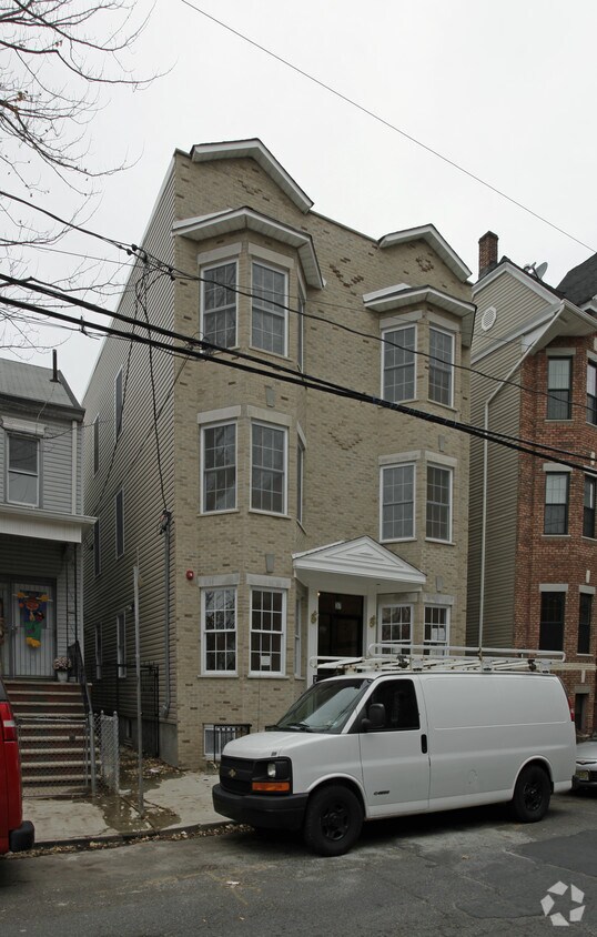 Building Photo - 37 Van Reypen St
