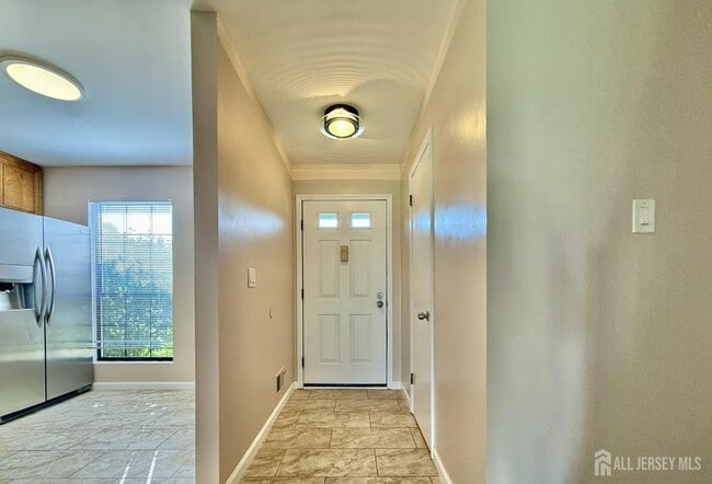 Building Photo - 250 Bromley Pl