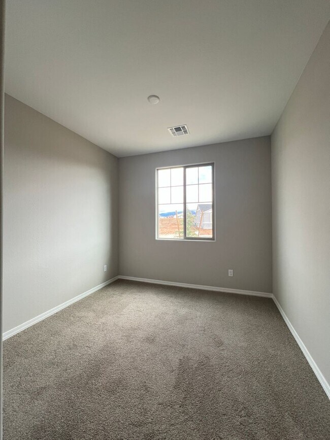 Foto del edificio - Brand New Home In Pronghorn Ranch!