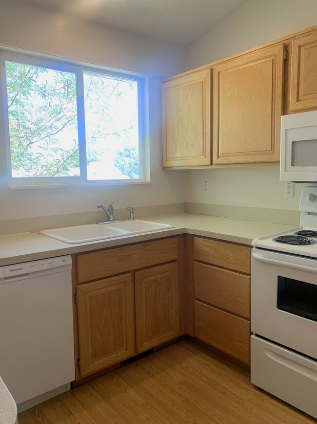 Building Photo - 4 Bed 2.75 Bath Home for Rent in Syracuse