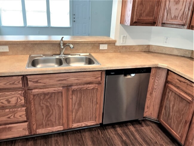 Building Photo - 1212 Gardenia Ln
