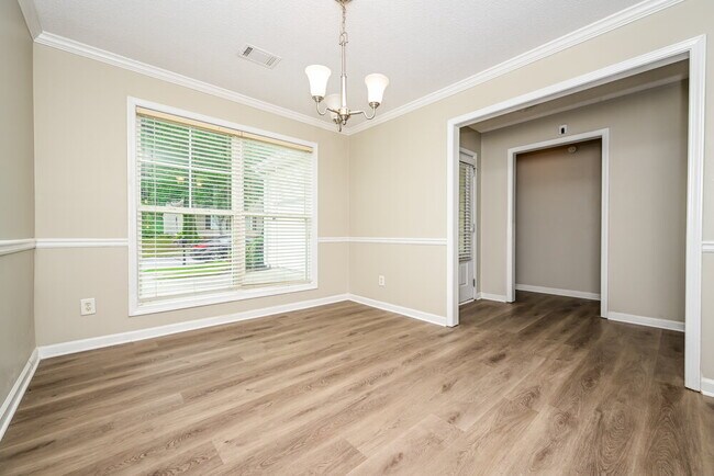 Foto del edificio - 3896 Pine Village Pl