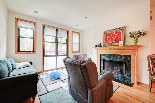 Building Photo - 3117 N Damen Ave