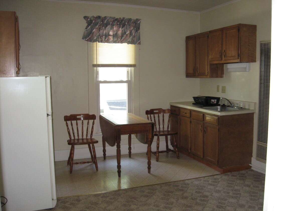 Primary Photo - 220 S Grove St
