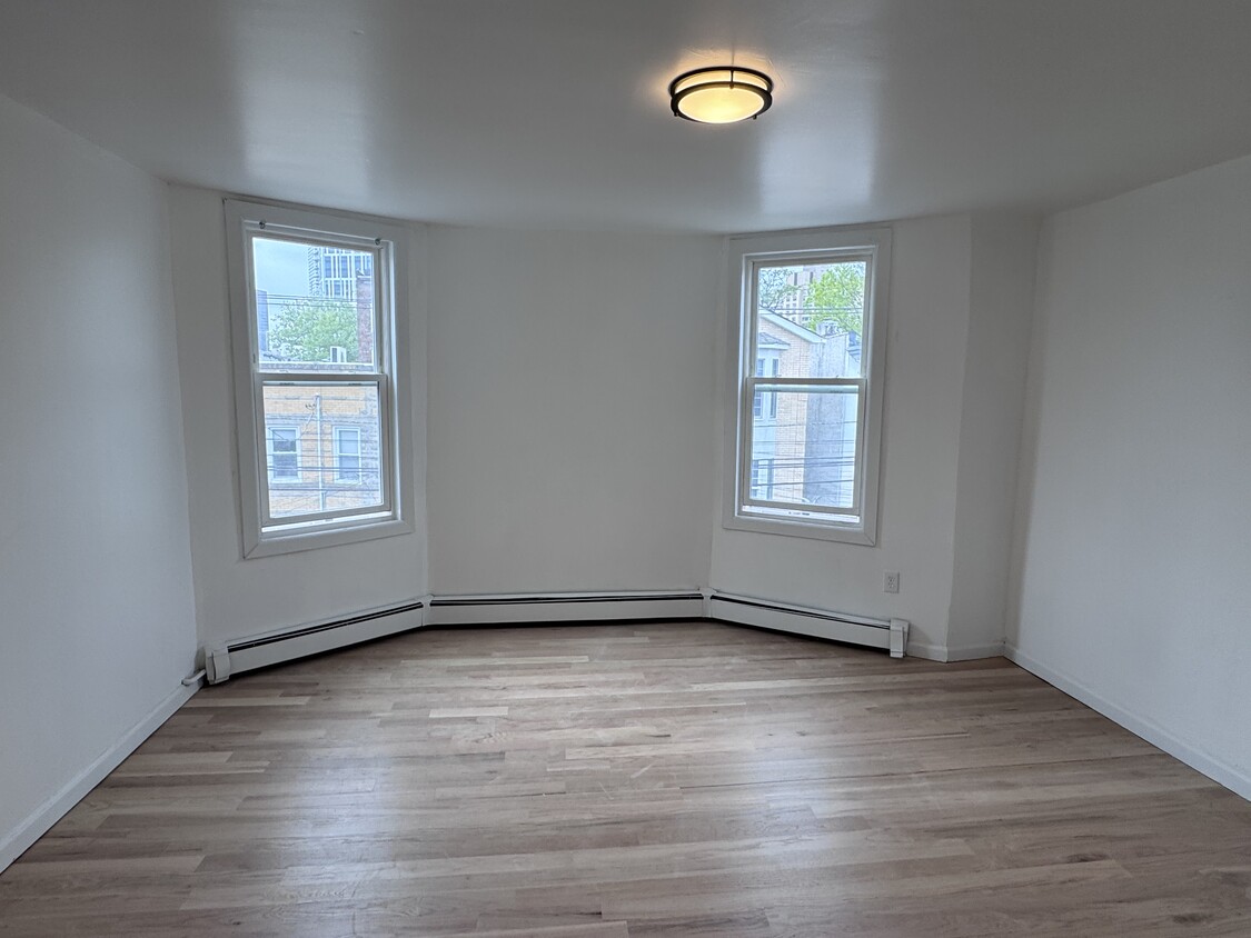 Foto principal - 174 Beacon Ave