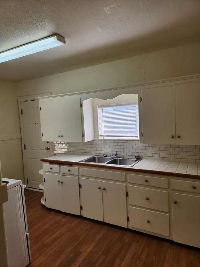 Foto del edificio - 1 Br Duplex - Available Now