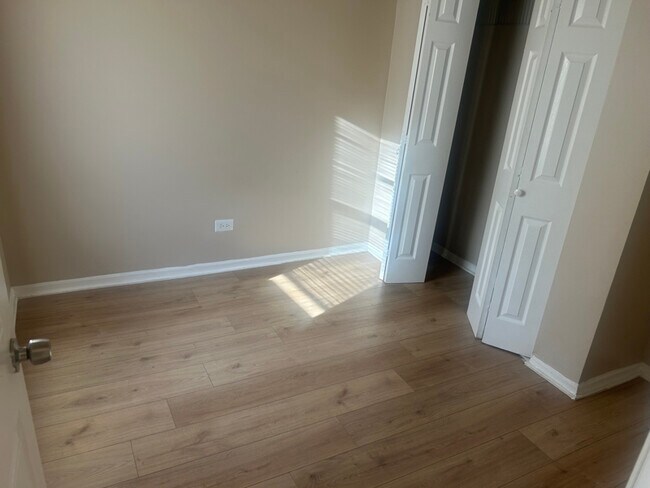 Foto del edificio - 956 E 76th St