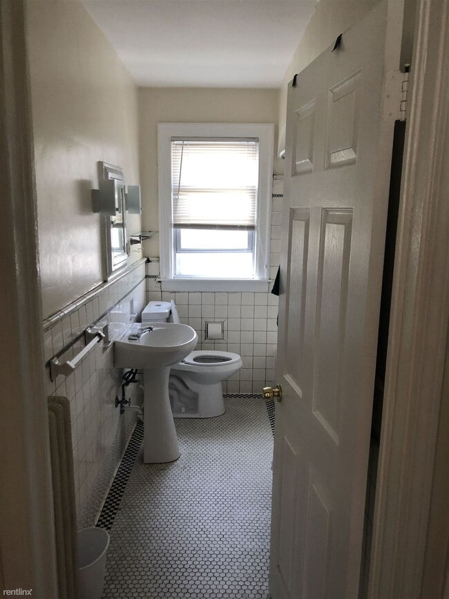 Building Photo - 4 br, 2.5 bath House - 3920 Devonshire Rd