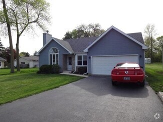 Building Photo - 4638 Roslyn Road