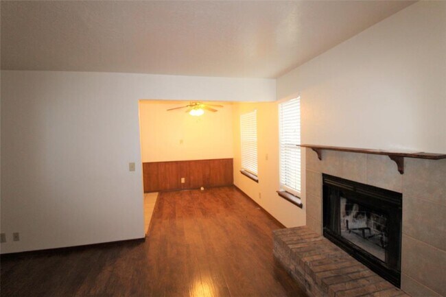 Building Photo - 237 Chalmette Dr