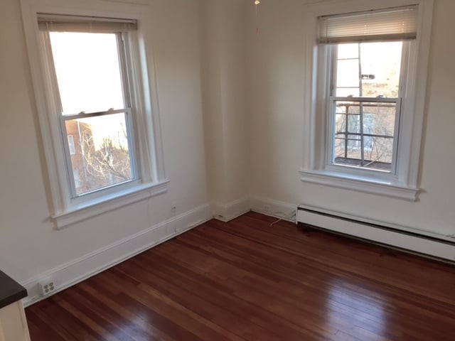 Building Photo - 115 2nd St NE