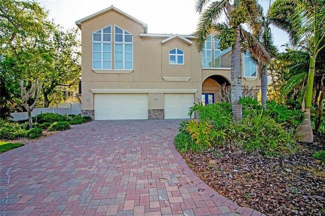Building Photo - 17011 Dolphin Dr