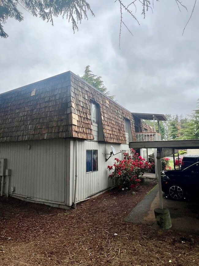 Foto del edificio - Ground-Level Unit in a Fourplex Near Tacoma Mall