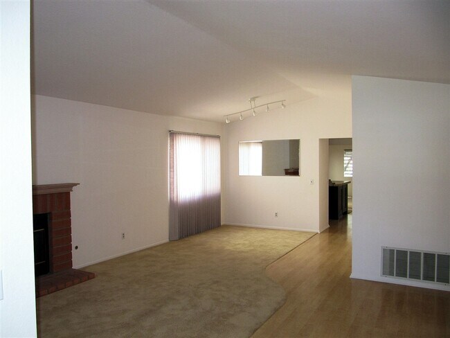 Building Photo - 10943 Shy Bird Ln