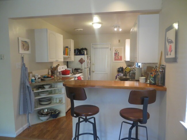 Building Photo - 260 Linfield Dr
