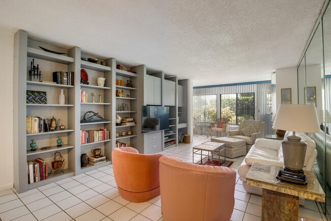 Building Photo - 3154 Via Poinciana