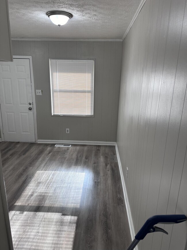 Foto del edificio - 657 Aubrey Dr