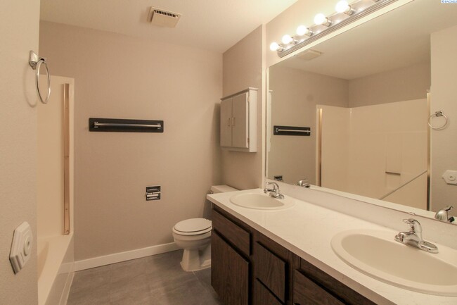 Foto del edificio - 2 Bed/1 Bath Apartment in Richland 4-Plex