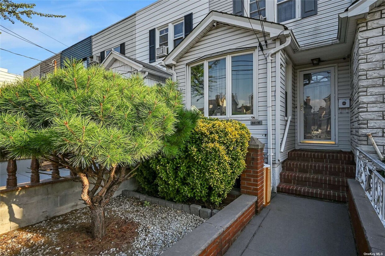 Foto principal - 84-16 108th Ave