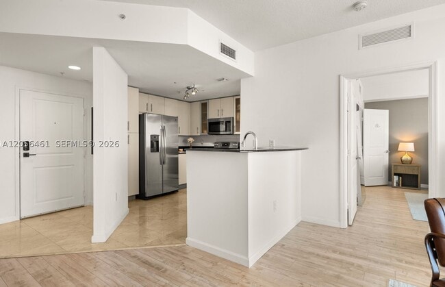Building Photo - 7910 Harbor Island Dr