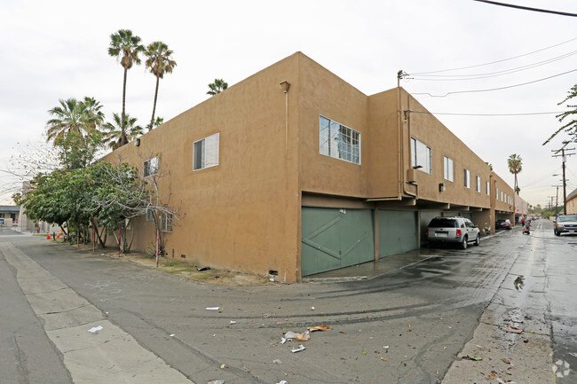 Foto del edificio - 129-151 Guinida Ave