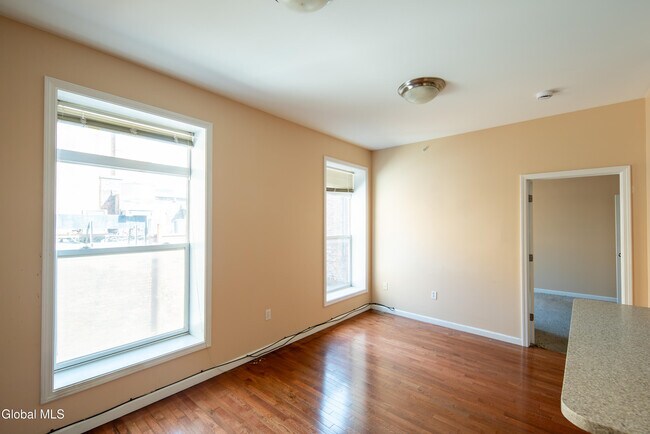 Foto del edificio - 31-33 N Pearl St