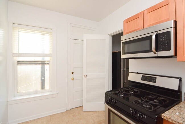 Foto del edificio - 2657 N St Louis Ave