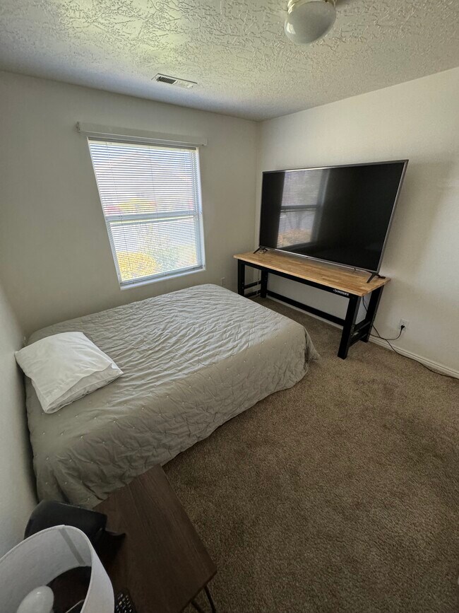 Foto del edificio - 265 N Dixie Dr