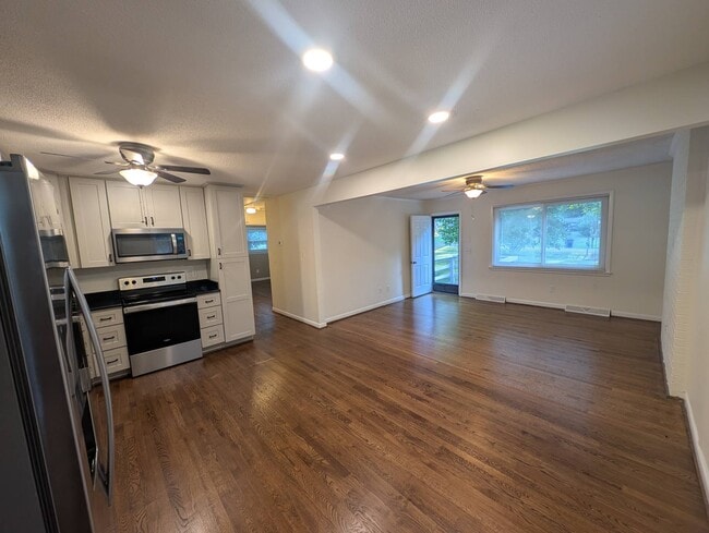 Photo - 747 Phelps and Workman Rd House