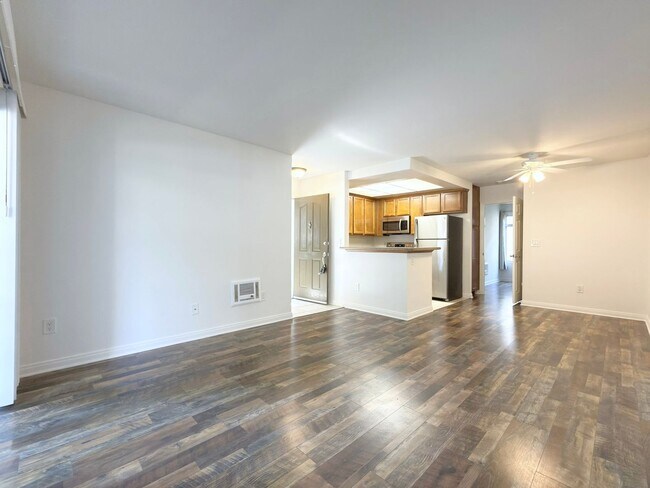 Foto del edificio - Lower Level Condo in Gated Arbor Hill!