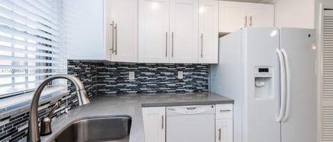 Building Photo - 2740 W 61st St