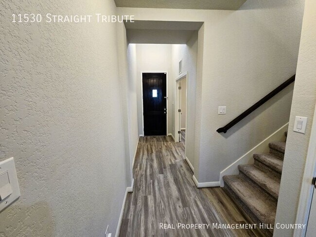 Foto del edificio - $500 off first month's rent! 3-Bedroom Hou...