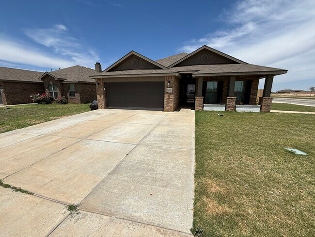 Building Photo - 3 bed 2 bath 2 car garage in Lone Star Tra...