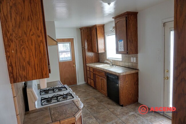 Foto del edificio - Home in Northeast Bakersfield