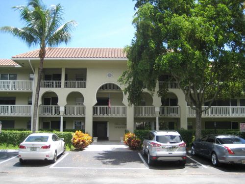 Building Photo - 100 Royal Palm Way