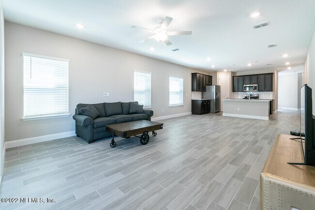 Foto del edificio - 304 Stillwater Blvd