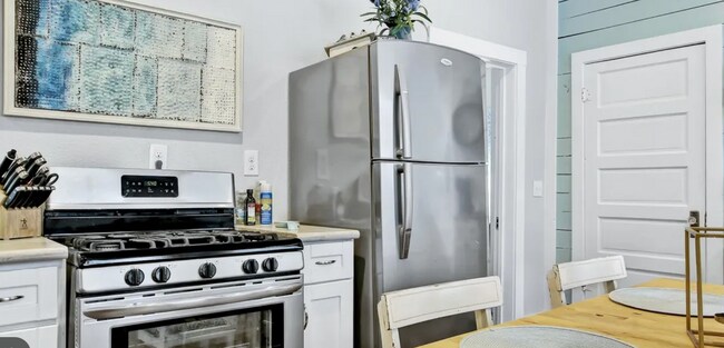 Foto del edificio - 103 St Charles