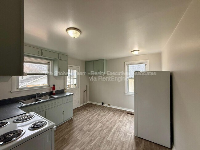 Foto del edificio - 2406 Wilson Ave