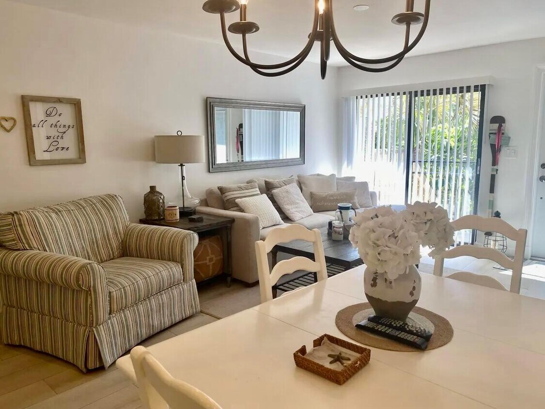 Building Photo - 602 Executive Center Dr