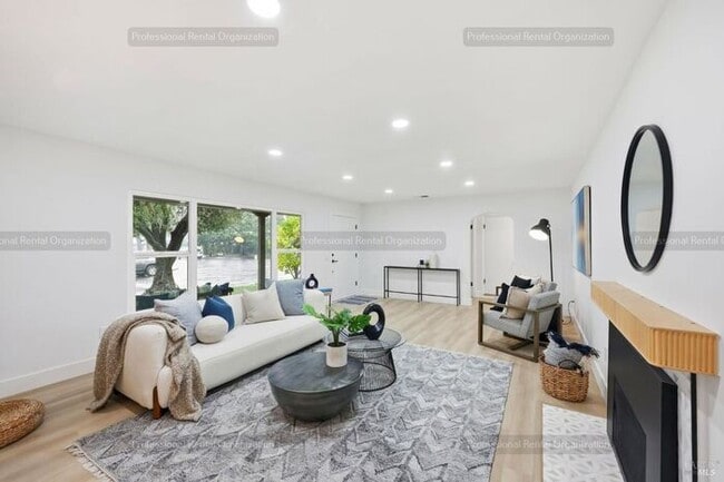 Building Photo - Proctor Terrace Single level home-walk to markets