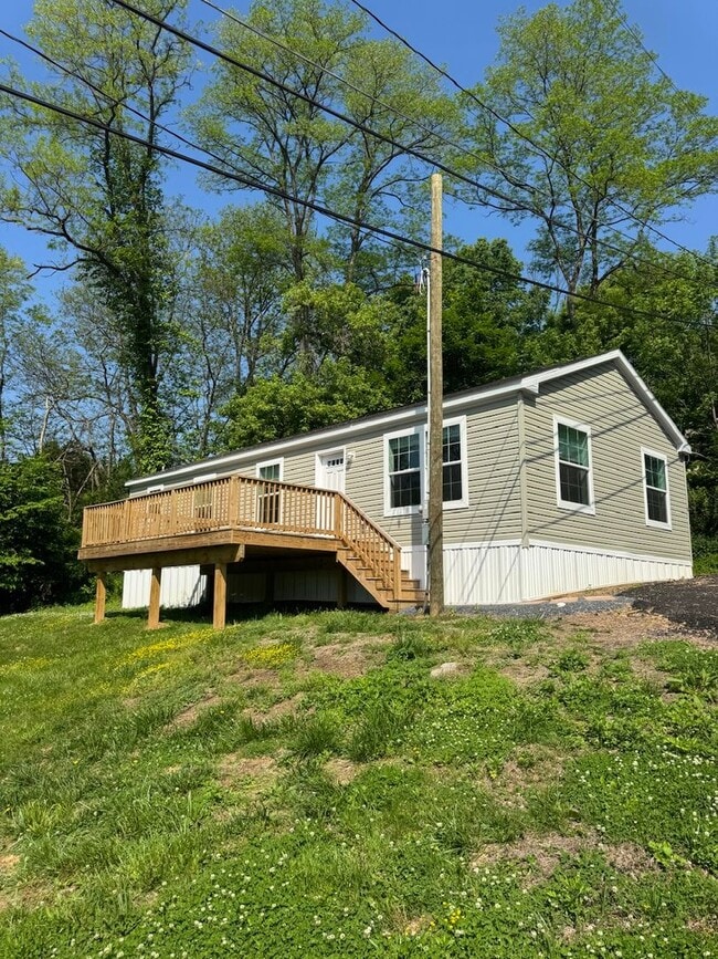 Building Photo - 465 Royal Manor Rd