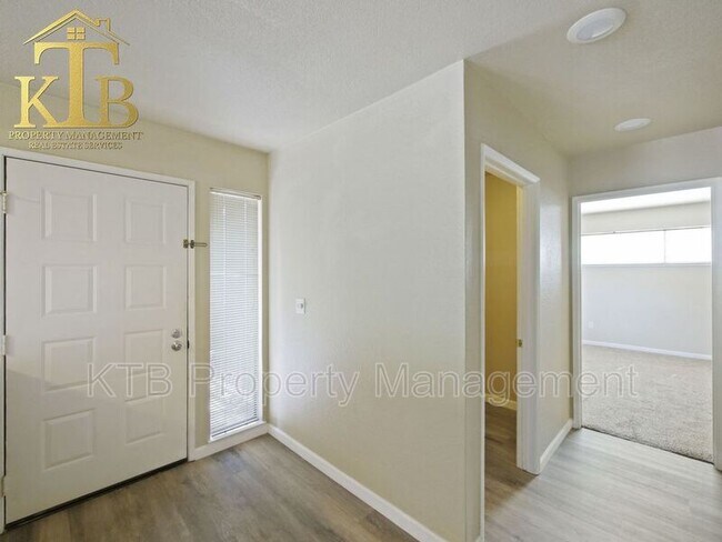 Foto del edificio - 8046 Arcade Lake Ln