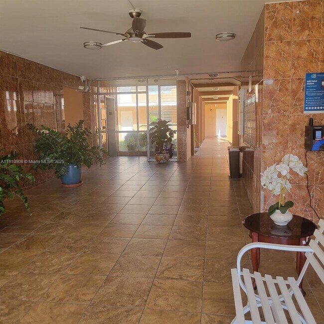 Foto del edificio - 3881 W Flagler St