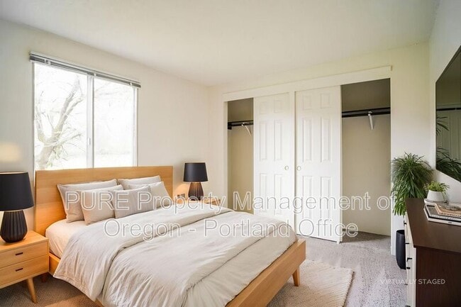 Photo - 14128 NE Sandy Blvd House