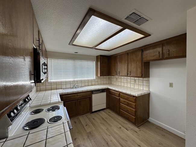 Building Photo - 3917 Jerome Way