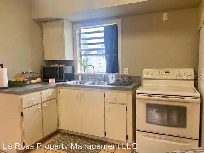 Building Photo - 2 br, 1 bath House - 7000 RED BUG LAKE RD